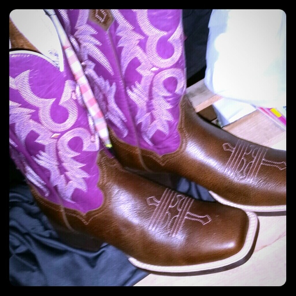 Ariat Boots - BRAND NEW ARIAT tombstone cowboy boots