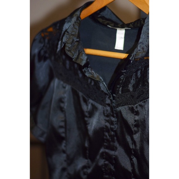 Blouse - Picture 2 of 3