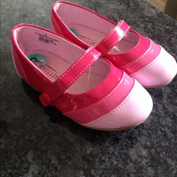 Toddler size 8 shoe