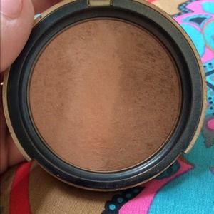Sunny Bunny too faced bronzer