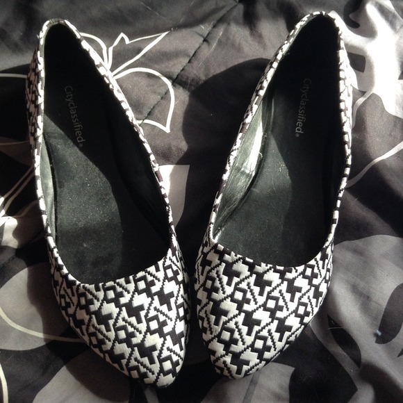 Black and White Pattern Flats