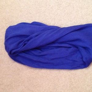 Gap royal blue scarf