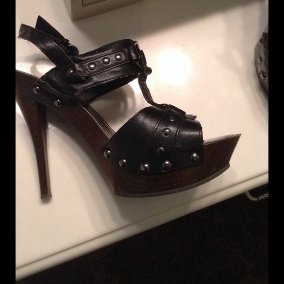 Jessica Simpson black high heel shoes