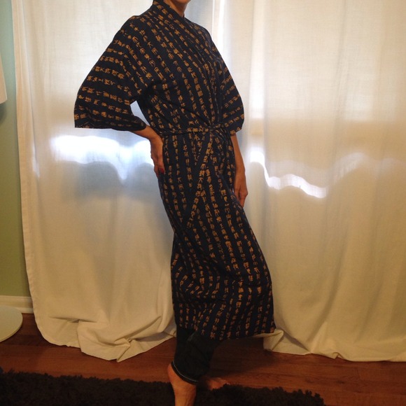 Authentic Chinese woman's robe. - Picture 3 of 4