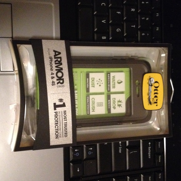 BRAND NEW OTTER BOX FOR IPHONE 4 & 4S