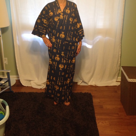 Authentic Chinese robe. - Picture 2 of 4