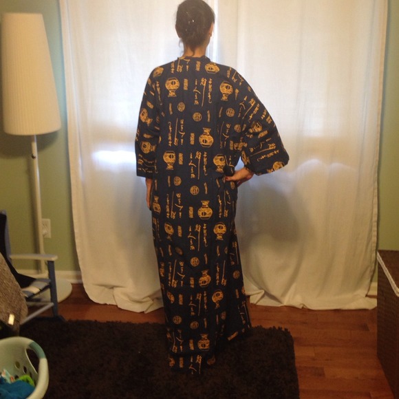 Authentic Chinese robe. - Picture 3 of 4