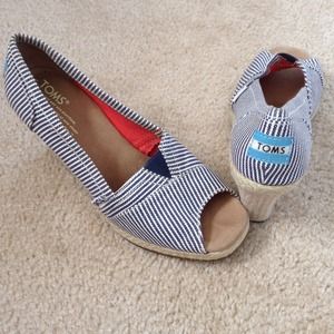 TOMS navy and white stripe wedges