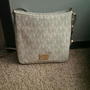 MICHAEL Michael Kors Jet Set Travel Large Messenge