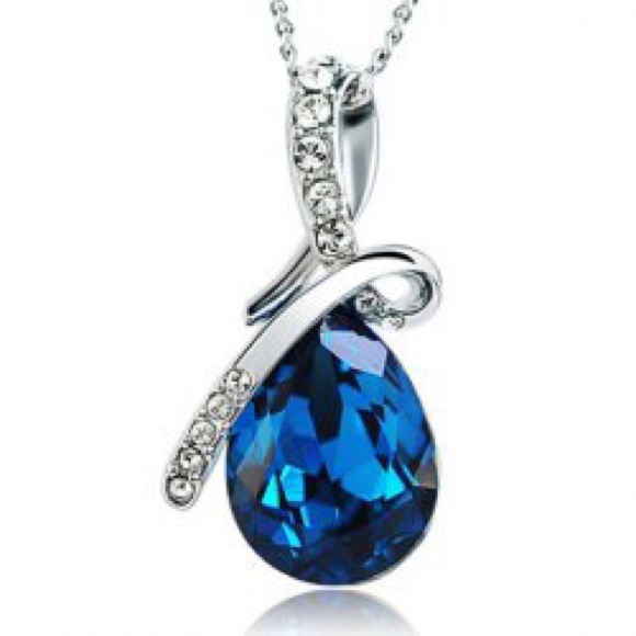Jewelry - Blue rhinestone necklace & Bebe hat in blue