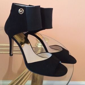 Mk heels, black, size 8 1/2 , authentic