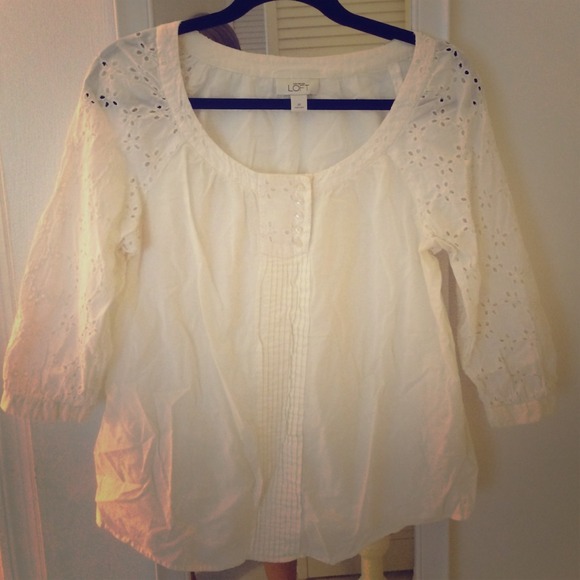 Cream blouse with eyelet flowers on sleeve - Picture 1 of 1