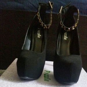 Cute black pumps