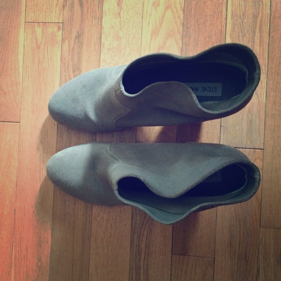 Steve Madden gray booties!