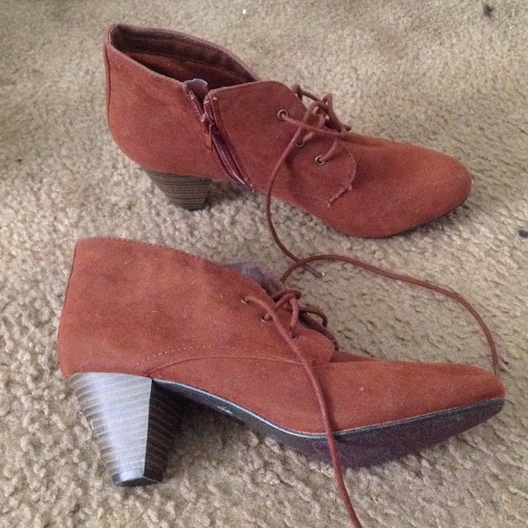 Breckelle Ankle Boots - Picture 3 of 3