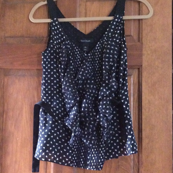 Sleeveless black and white blouse