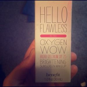 Benefit hello flawless oxygen wow foundation