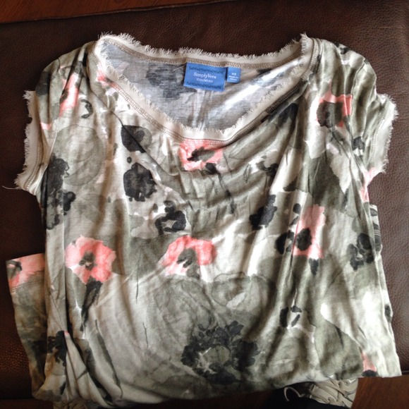 Cute Vera Wang shirt 👚👚