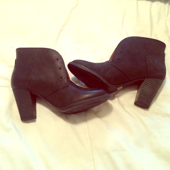 Clark's Indigo desert boots black leather