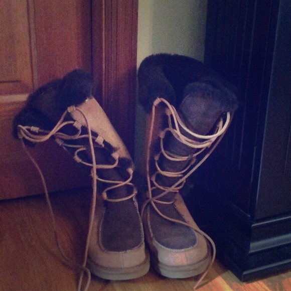 Lace up two toned UGG boots