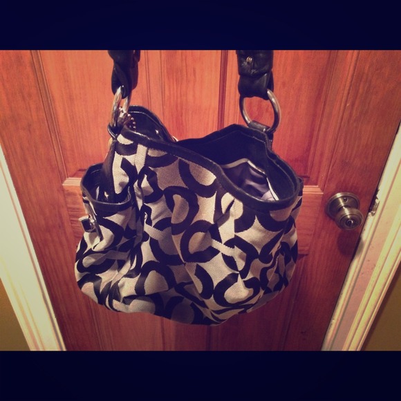🔴SOLD🔴 on Threadflip signature Purse