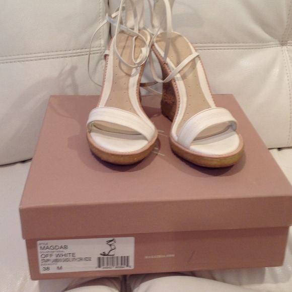 MaxAzria Off White wedge sandal - Picture 2 of 4