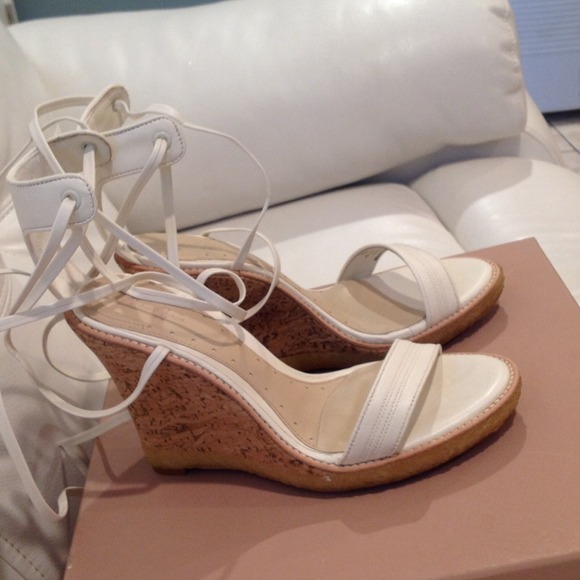 MaxAzria Off White wedge sandal - Picture 3 of 4