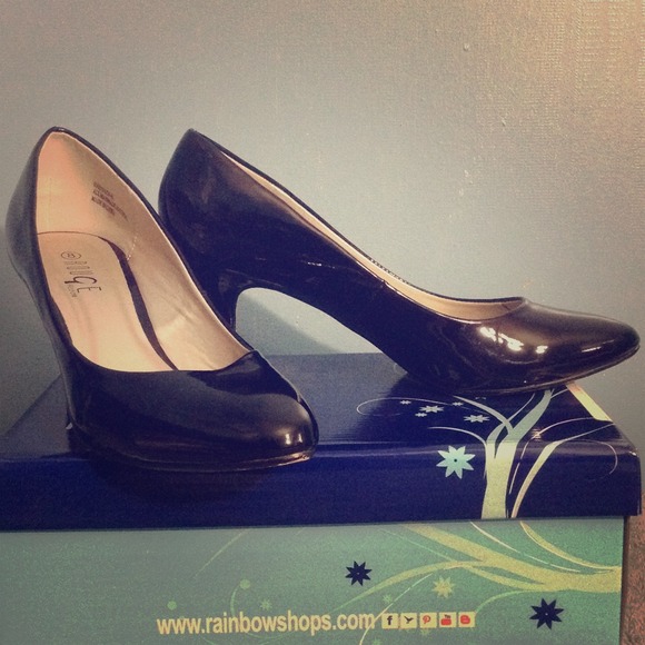 Mid heel plain pump - Picture 1 of 3