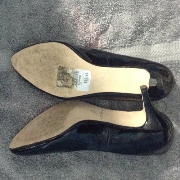 Mid heel plain pump - Picture 2 of 3