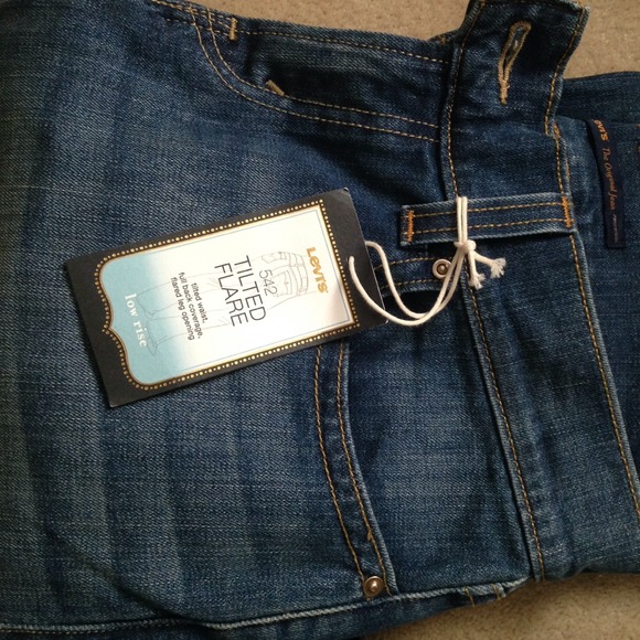 Nwt Levi's 542 6 jeans