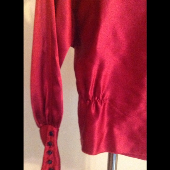 One sleeve silk top - Picture 3 of 3