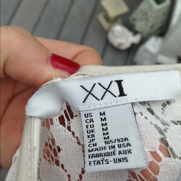 Ivory dress with lace back - Picture 2 of 3