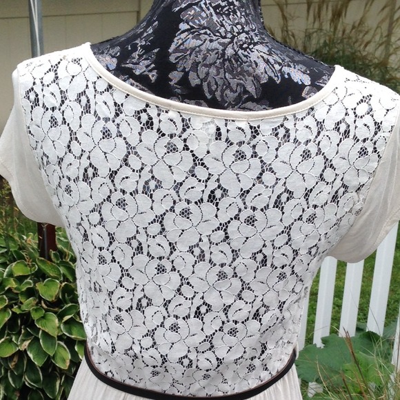 Ivory dress with lace back - Picture 3 of 3