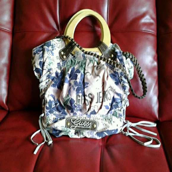 100% Auth. Guess purse