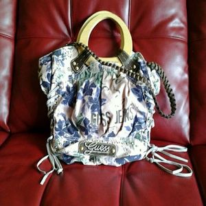 100% Auth. Guess purse