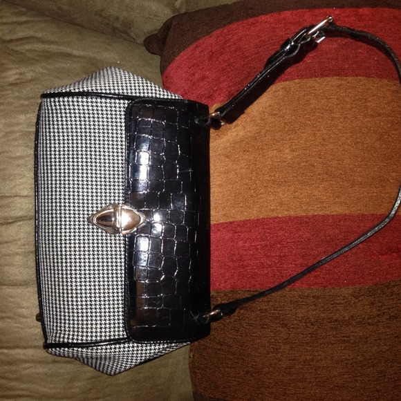New W/tag Houndstooth & Patent Leather Purse.