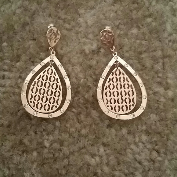 Jewelry - Sold in bundle! Rose gold earrings!