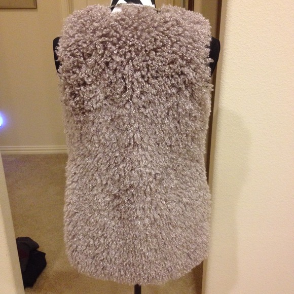 Faux Fur/ Faux Lambs Wool Vest - Picture 2 of 2