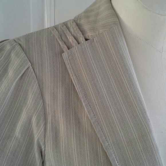 @niki627 PAYS NADA!! BCBG Puff Sleeve Host Pick! - Picture 2 of 3