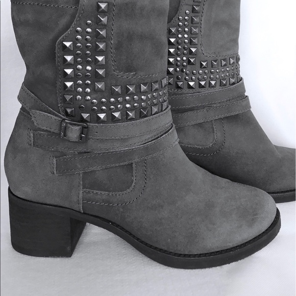 Vince Camuto Shoes - 💰⬇️🎀 Vince Camuto Studded Booties