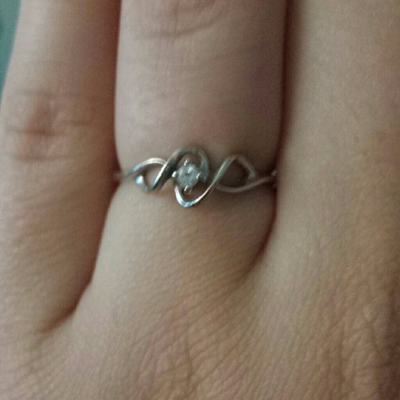 Diamond Ring - Picture 3 of 3