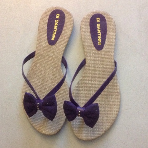 Tan thong sandals with purple bow NWOT