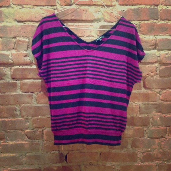 Express short sleeve sweat shirt black& purple