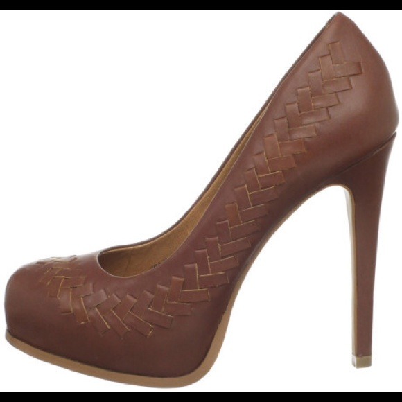 NWT. Kelsi Dagger Brown Platform Leather Pumps! 8