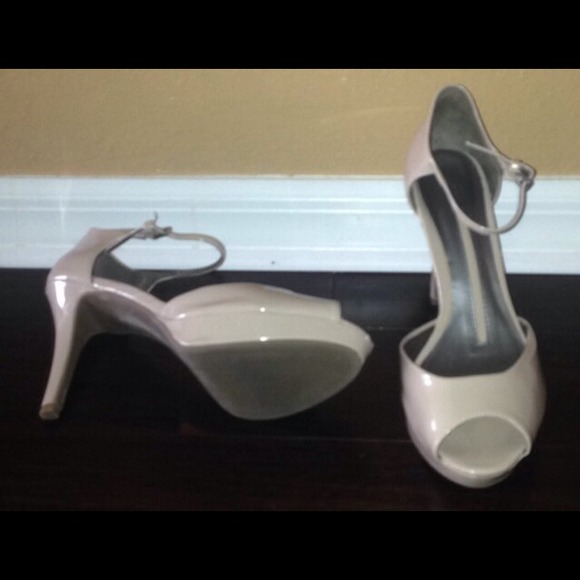 🎉NEW🎉 Nude Peep Toe Heels