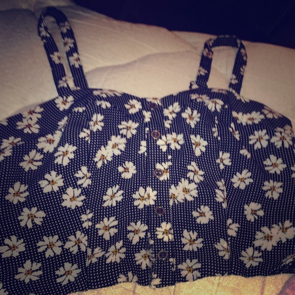 Xhilaration daisy crop top