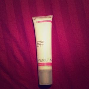 Energizing pomegranate moisturizer