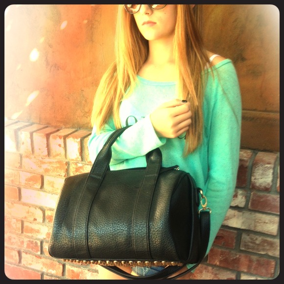 ❄️SALE TODAY❄️Studded Barrel Handbag Street Level