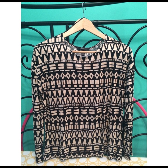 Cute aztec print long sleeve shirt!