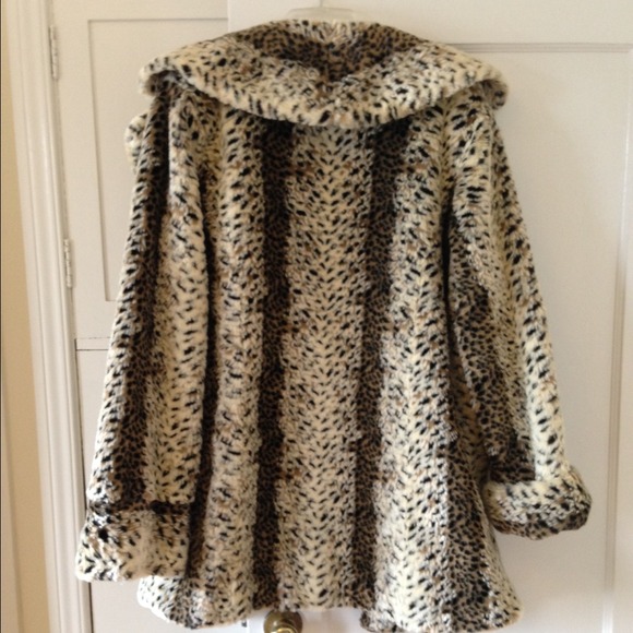 Faux Fur Jacket by Pamela McCoy. Size L - Picture 2 of 4